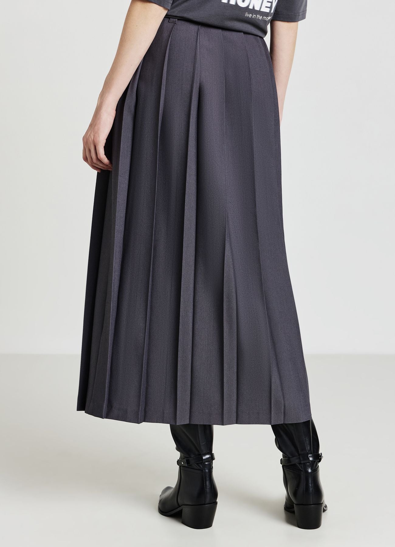 Long pleated skirt with slit – Calliope