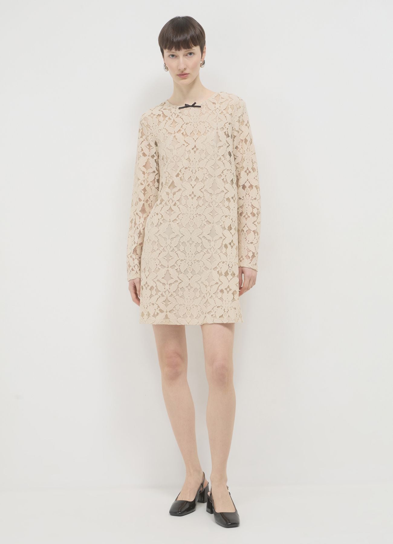 Short lace dress – Calliope