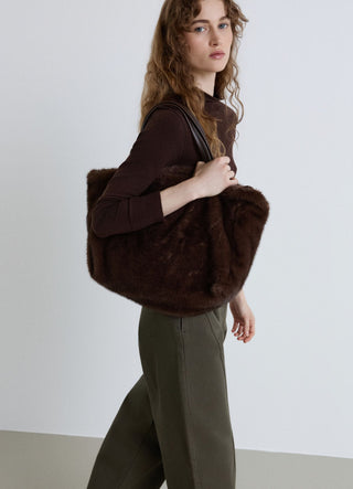Rectangular faux fur shopper with quilted pouch