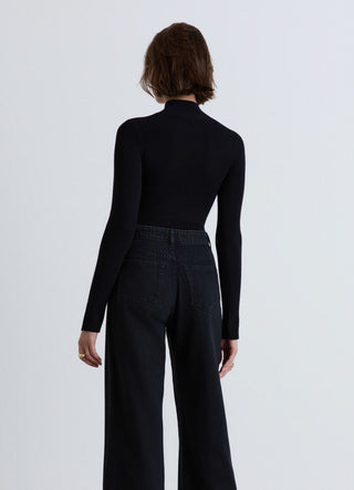 Ribbed body with high neck