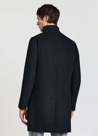 Coat with hidden closure