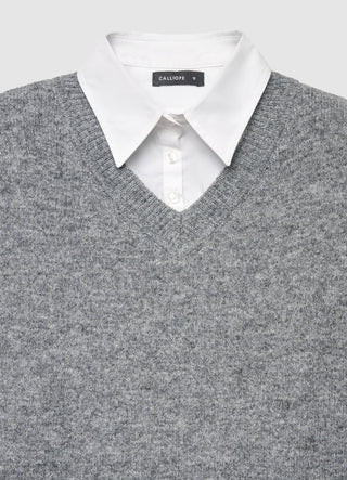 Maglia con inserto camicia e scollo a V