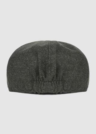 Plain-coloured flat cap