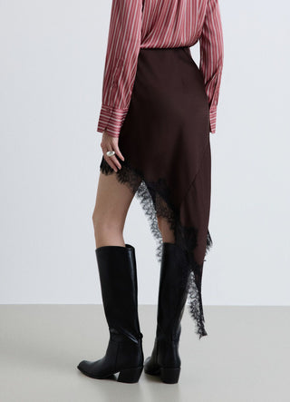 Asymmetrischer Rock aus Satin-Imitat mit Spitzendetails