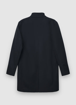 Coat with hidden closure