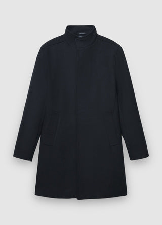 Coat with hidden closure