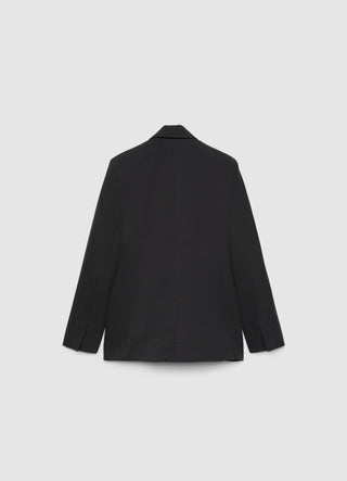 Jacke mit Taillengürtel und Brosche