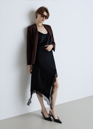 Asymmetrischer Rock aus Satin-Imitat mit Spitzendetails