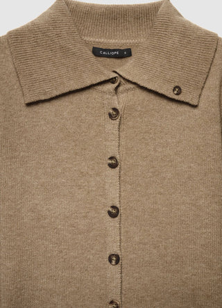 Cardigan mit großem Kragen und Knöpfen