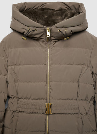 Kurz gesteppte Jacke mit Kapuze und Gürtel