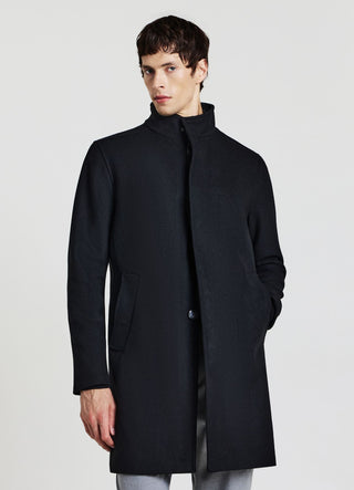 Coat with hidden closure