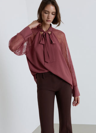 Blusa con fiocco e maniche in pizzo