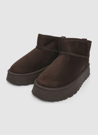 Snow boots with platform