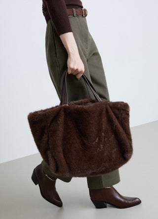Rectangular faux fur shopper with quilted pouch