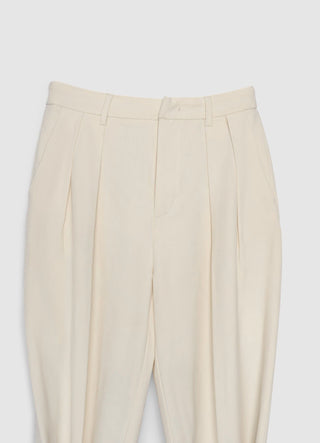 Lange Hosen mit Bügelfalten