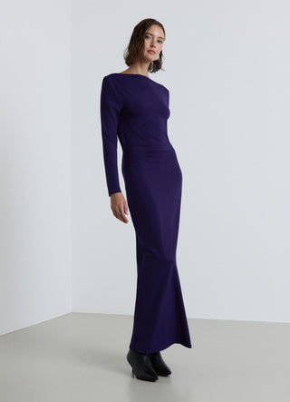 Robe longue décolletée avec drapé