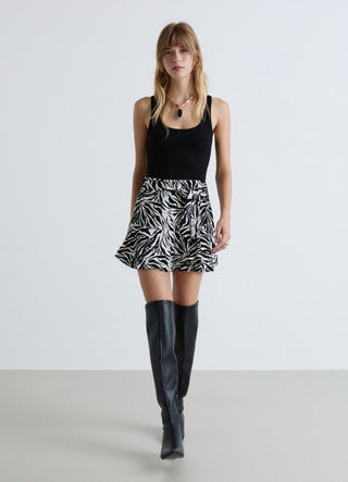 Wide-leg shorts with ruffles and floral print