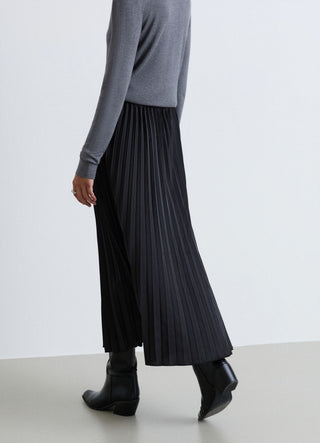 Pleated circle skirt in plain satin-like fabric