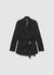 Jacke mit Taillengürtel und Brosche