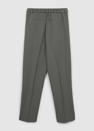 Trousers with pleats