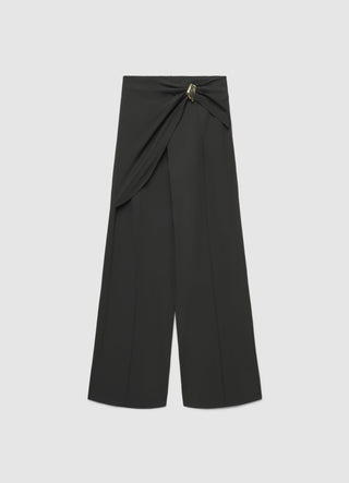Pantaloni harem con drappeggio e spilla