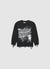 Sweter z nadrukiem literowym i rozdarciami