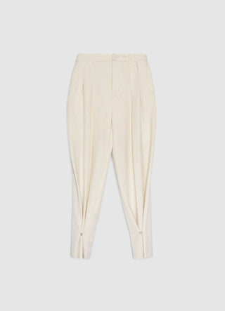 Lange Hosen mit Bügelfalten