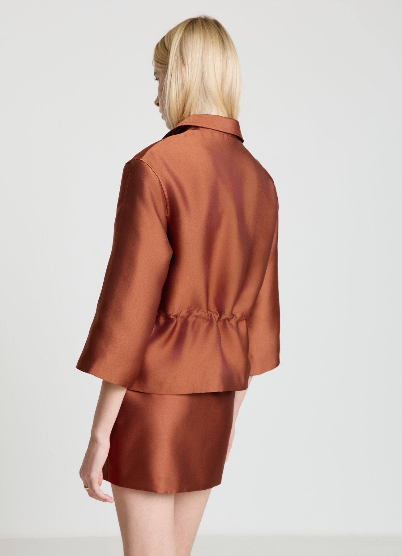 Giubbino simil satin con zip – Calliope