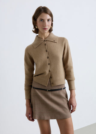 Cardigan mit großem Kragen und Knöpfen