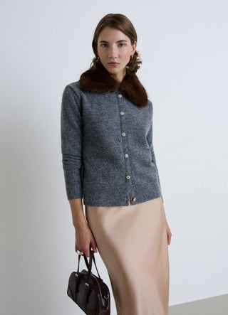 Cardigan con collo effetto pelo e bottoni gioiello