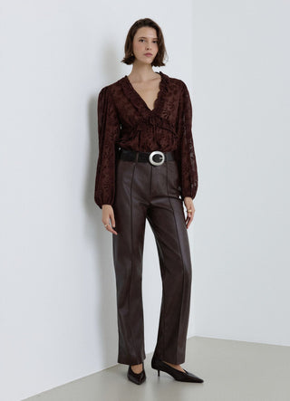 Pantaloni straight effetto pelle con nervature