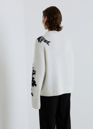Pull en maille avec applications en dentelle contrastée