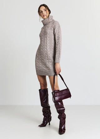 Rollkragenpullover mit Zopfmuster