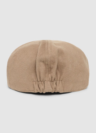 Plain-coloured flat cap