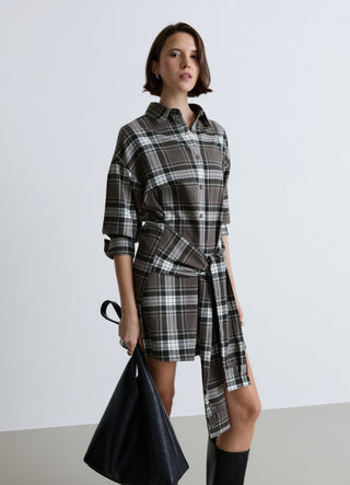 Robe courte à carreaux avec ceinture