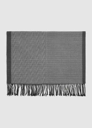 Herringbone scarf with fringes