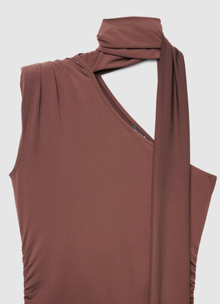 Robe asymétrique avec drapé et bande au cou