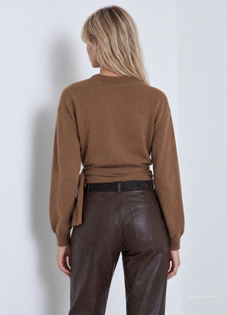 Pull à ceinture à la taille