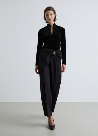 Pantaloni harem con drappeggio e spilla