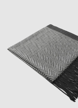 Herringbone scarf with fringes