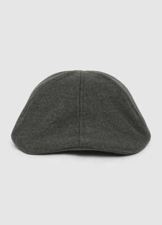 Plain-coloured flat cap