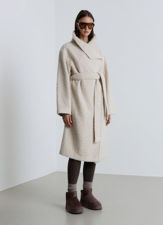 Manteau long en bouclé avec ceinture