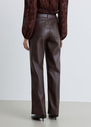 Pantaloni straight effetto pelle con nervature