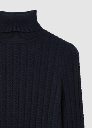 Rollkragenpullover mit Zopfmuster