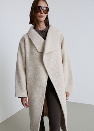 Manteau long en bouclé avec ceinture