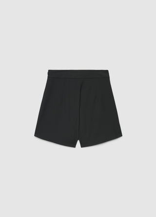 Gonna-pantalone corta con pieghe e fibbia