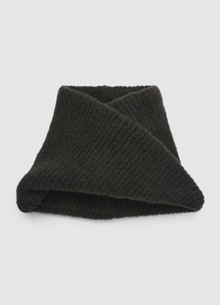 Ribbed knit neck warmer