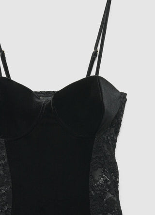 Body mit Spitze und vorgeformten Cups