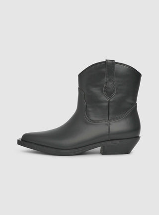 STILLG-SAC0016688001-SC68.jpg