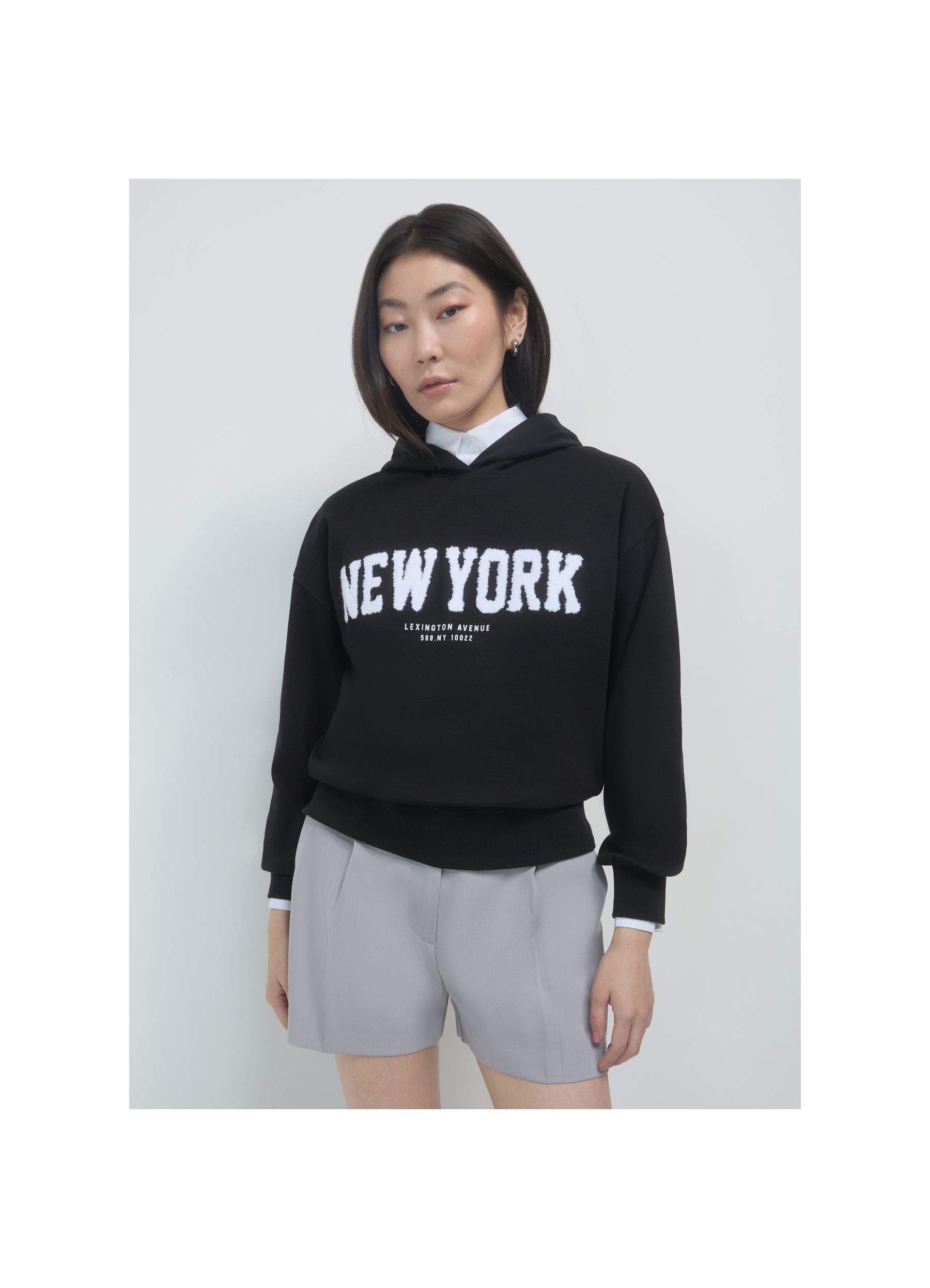 Bershka - Felpa Con Cappuccio Grigia Con Grafica Di Città Sul Retro | ASOS - Foto 11